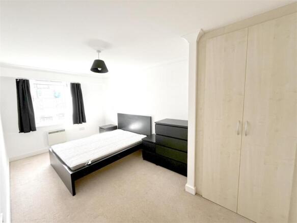 2 bed Apartment to rent Image 4