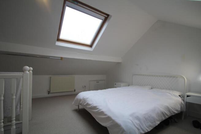 4 bed House to rent Image 8
