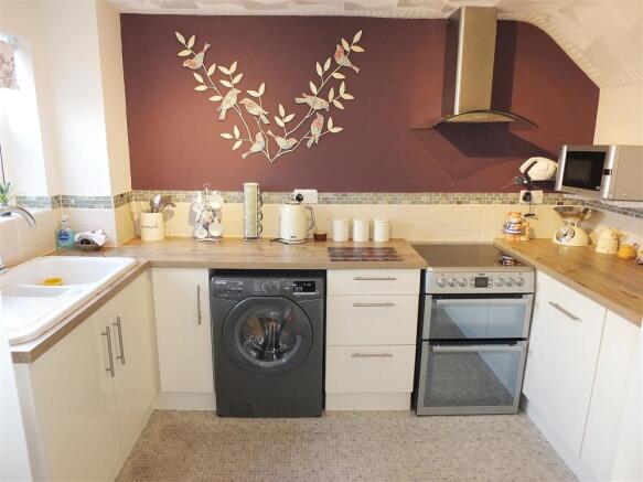 Kitchen a.jpg