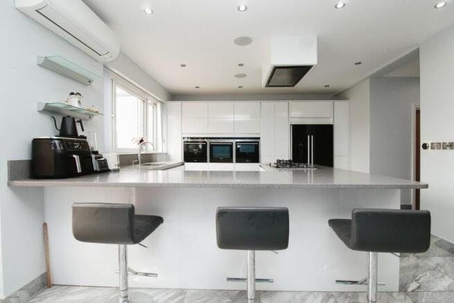Kitchen 3.jpg