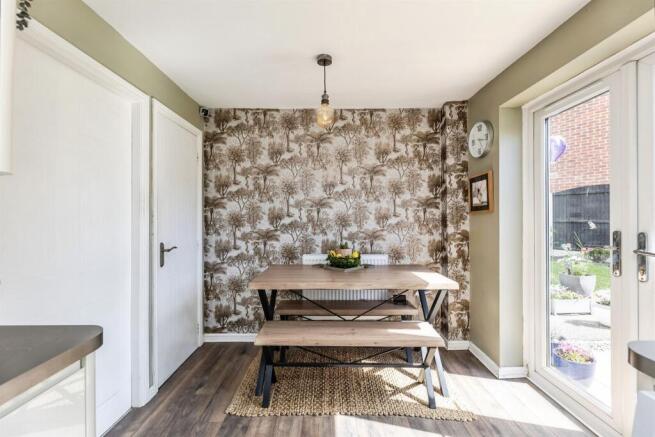 3 bed Semi-Detached for sale Image 8