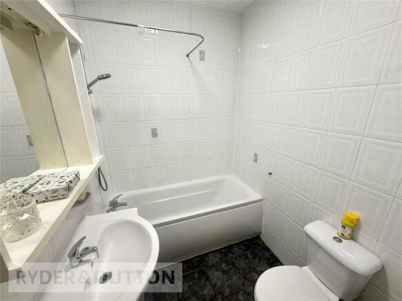 2 bed Terraced to rent Image 12