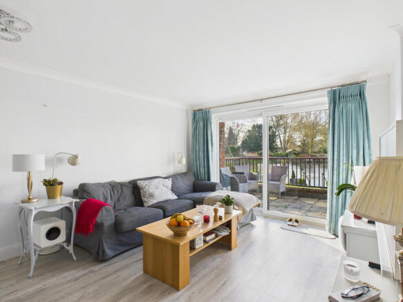 CAM01984G0-PR0541-STILL016