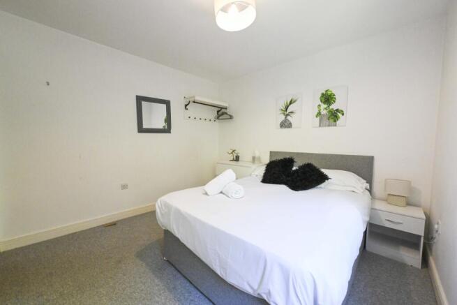 3 bed Apartment for sale Image 12