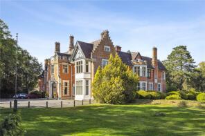 2, Chorleywood House, Chorleywood House Drive, Chorleywood WD3 5FL