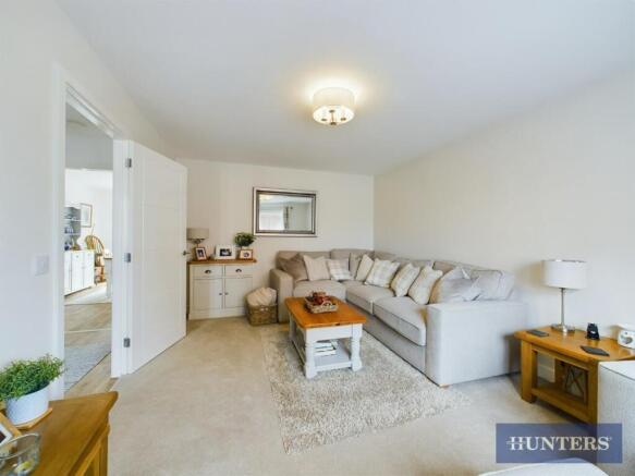 4 bed House to rent Image 6