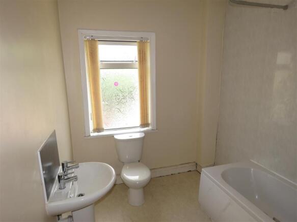 2 bed House to rent Image 10