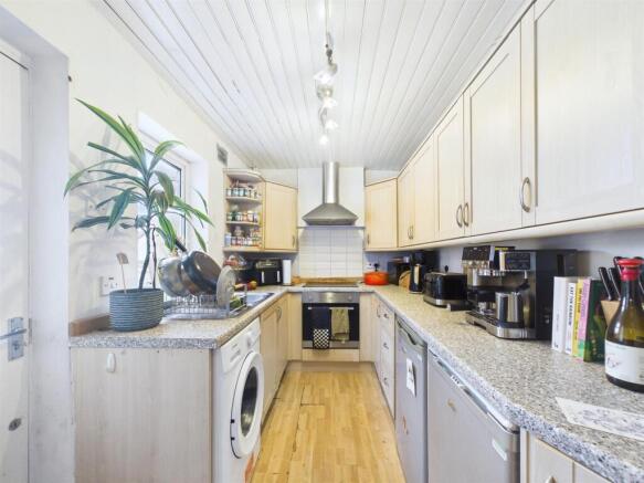 3 - Two-bedroom terraced house for Auction, Bedmin