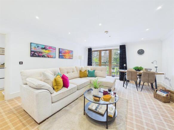 2 bed Flat for sale Image 10