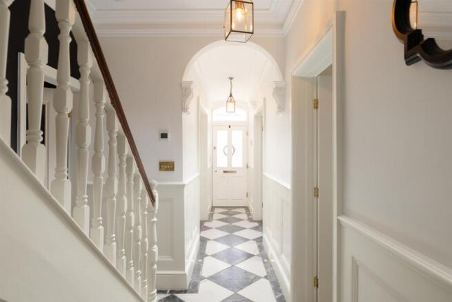 5 bed House for sale Image 12
