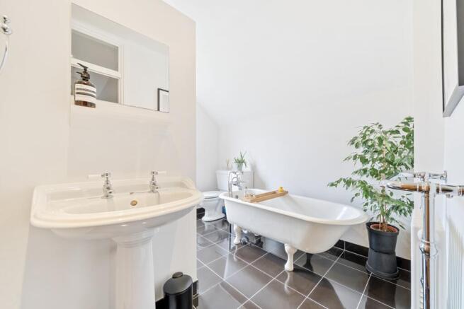 14 - Family Bathroom