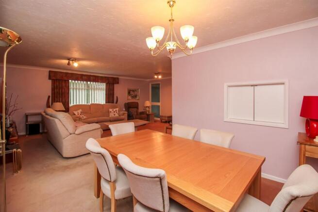 3 bed Detached Bungalow for sale Image 7