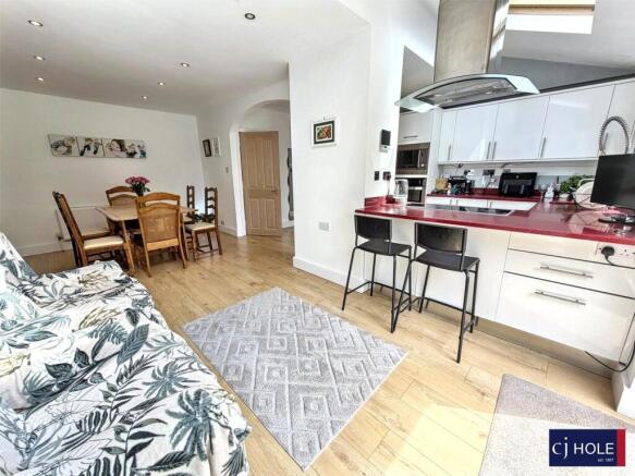 Dinglewell Road, Hucclecote, GL3 photo 4