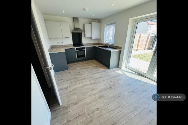 3 bed Semi-Detached to rent Image 10