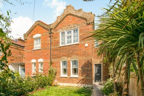 Victoria Road,
Mortlake, SW14