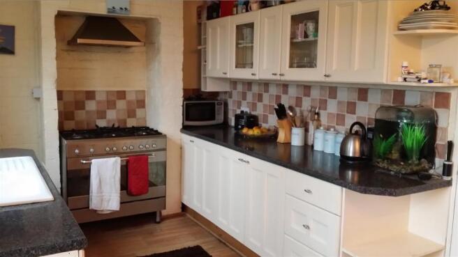 kitchen 2.jpg