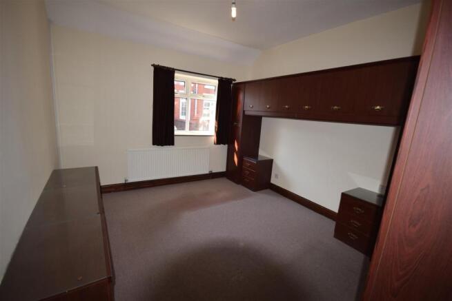 29 Hall St Bed1.JPG
