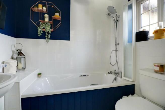 BED-1-ENSUITE.jpg