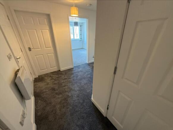 2 bed Apartment to rent Image 6