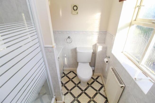 EN SUITE SHOWER ROOM/W.C.