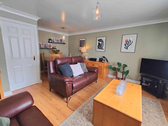 3 bed Town House for sale Image 5