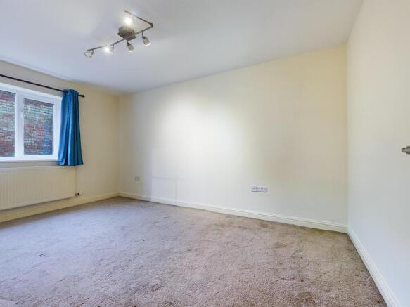 2 bed Ground Flat to rent Image 5