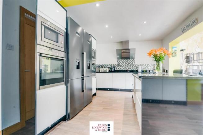 Kitchen 2.jpg