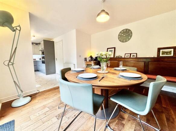 6 bed Detached for sale Image 10