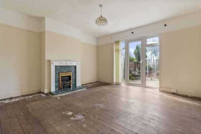 10 Chesham Close-005.JPG