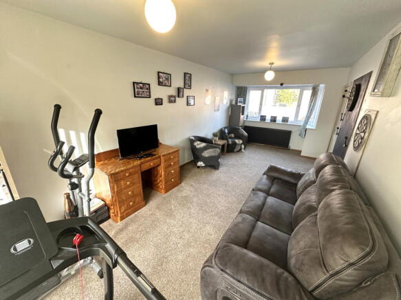 5 bed Semi-Detached for sale Image 7