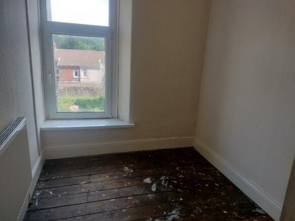 58 de winton terrace bedroom three.jpg