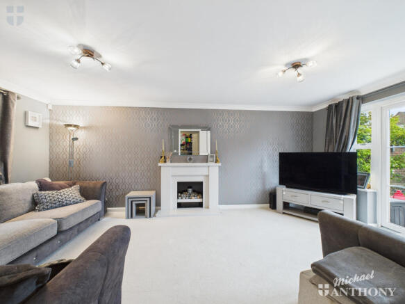 CAM03218G0-PR0798-STILL013