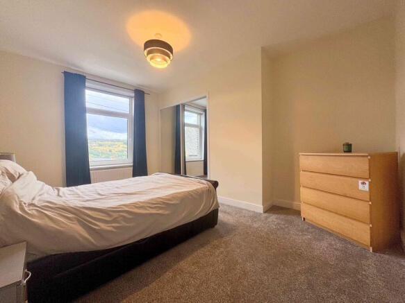3 bed Terraced for sale Image 6