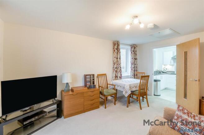 2 bed Apartment for sale Image 4