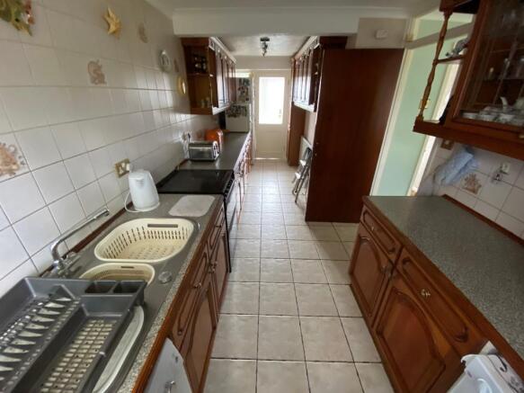 FITTED KITCHEN 