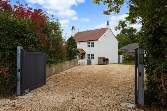3 bed Detached to rent Image 12