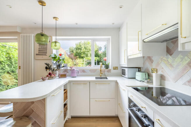 4 bed Semi-Detached for sale Image 6