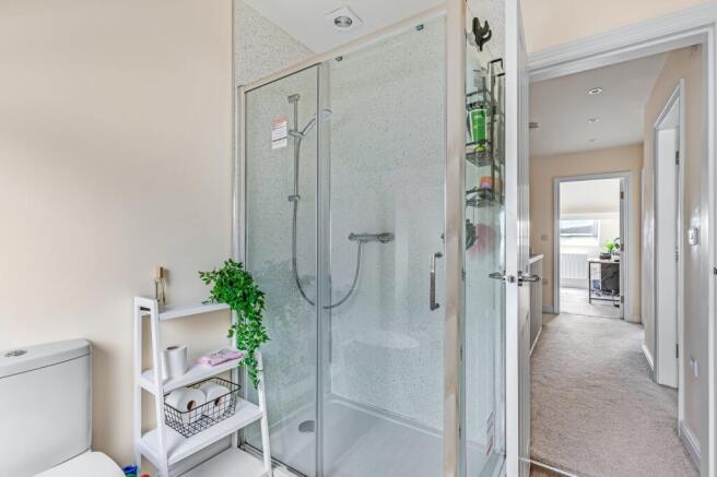 3 bed Flat to rent Image 11