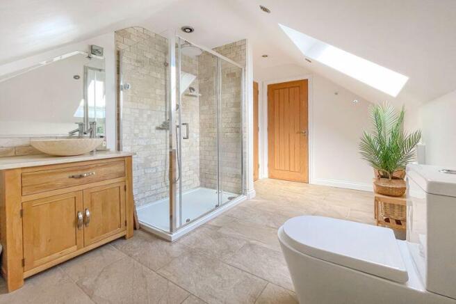 Jack-Jill En-suite