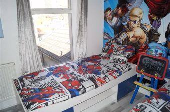 Bedroom 2 (Middle)