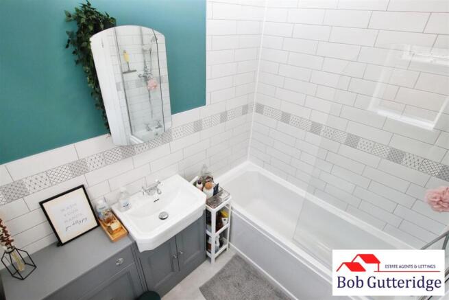 BATHROOM/WC