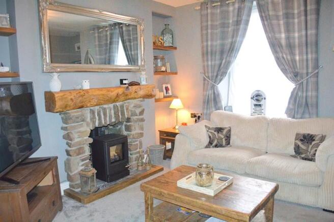 Lounge/Dining Area