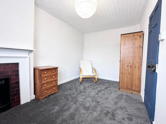 3 bed Flat to rent Image 7