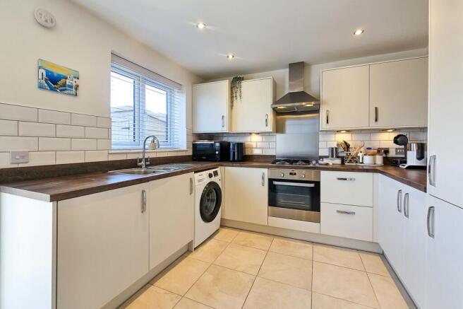 2 bed Semi-Detached to rent Image 8