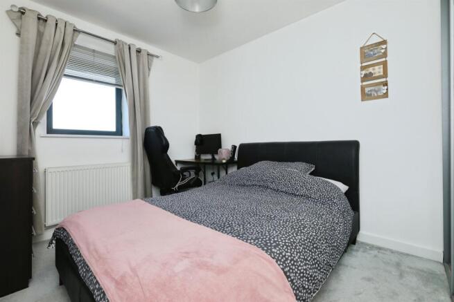 2 bed Flat for sale Image 4