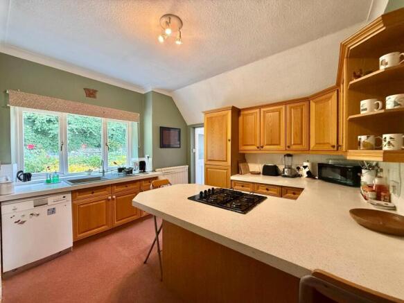 4 bed Flat for sale Image 5