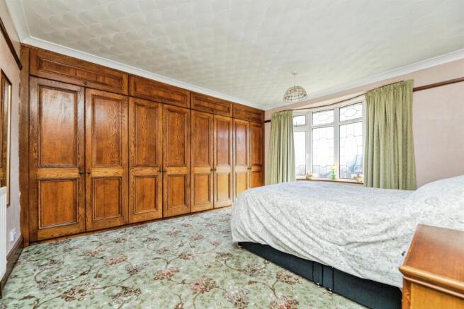 4 bed Detached for sale Image 8