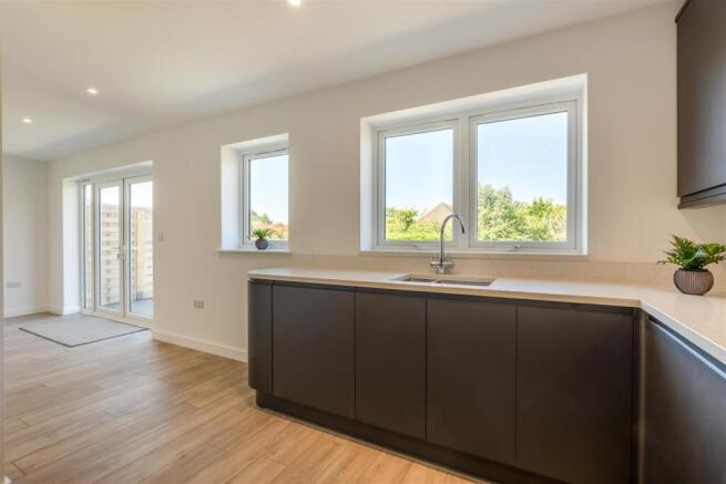 8695392-interior03.jpg