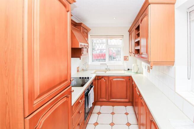 2 bed Semi-Detached Bungalow for sale Image 6