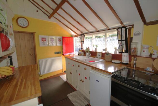 Kitchen c.JPG